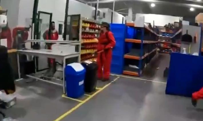 اقتحام حركة فلسطين لمصنع "إلبيت" في كينت البريطانية