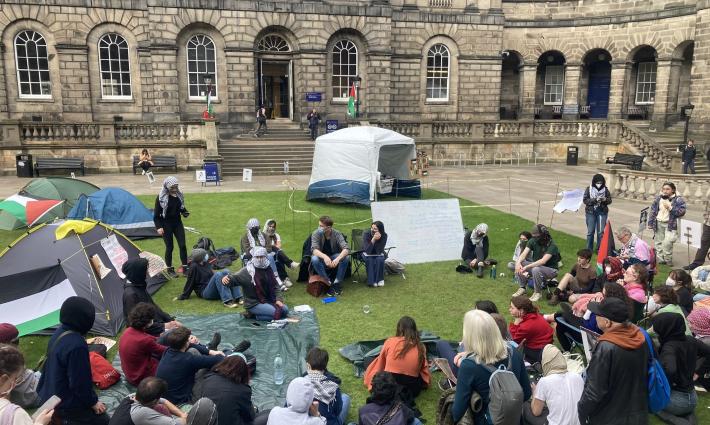 مخيم طلابي تضامني