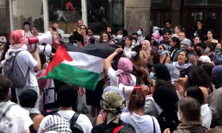 وقفة تضامنية في كلية لندن للاقتصاد