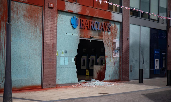استهداف حركة فلسطين لبنك "باركليز"