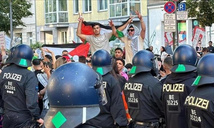 الشرطة الألمانية توقف متظاهرين خلال مسيرة مؤيدة لفلسطين