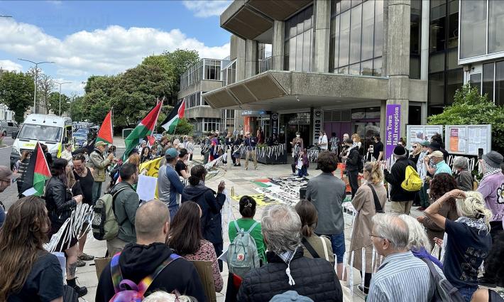 حركة التضامن مع فلسطين في برايتون تنتصر بحملتها ضد مصنع الأسلحة