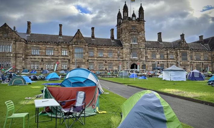 مخيم طلابي تضامني