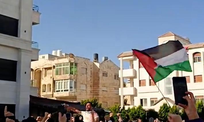 شباب الأردن أمام سفارة الاحتلال في أول أيام عيد الأضحى