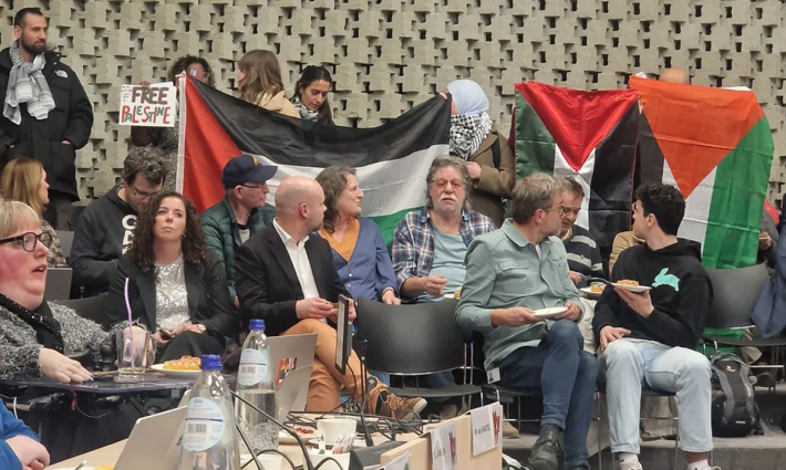 تعطيل اجتماع مجلس في أيندهوفن