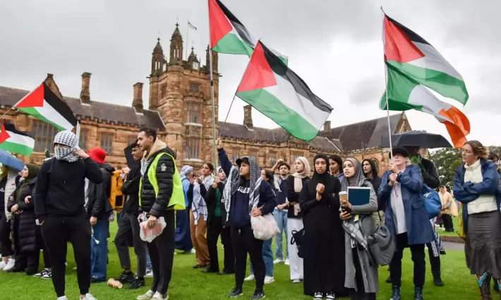 مخيم طلابي تضامني