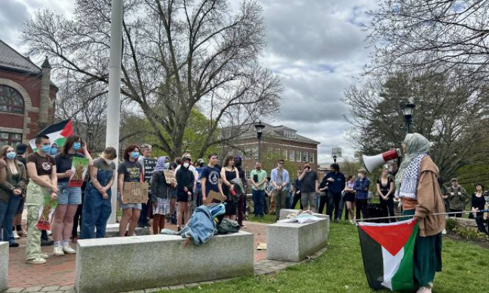 مخيم طلابي تضامني