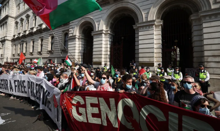 جانب من تظاهرة في لندن للتنديد ببيع الأسلحة للاحتلال