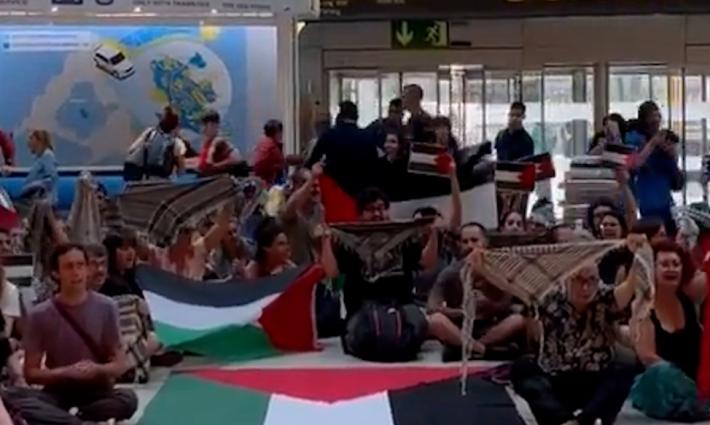 مؤيدون لفلسطين يعرقلون العمل في مطار أدولفو سواريز في مدريد