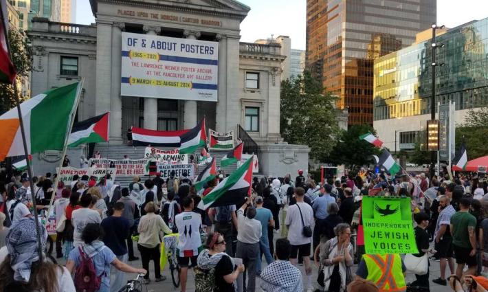 متظاهرون مؤيدون لفلسطين في مدينة فانكوفر غرب كندا