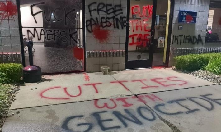 رافضو الإبادة يستهدفون شركة ميرسك لنقل الأسلحة في ميشيغان