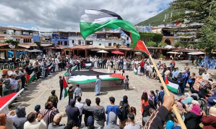 مغربيون يتضامنون مع فلسطين