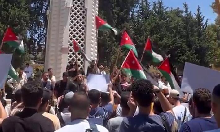 وقفة داعمة لفلسطين في الجامعة الأردنية