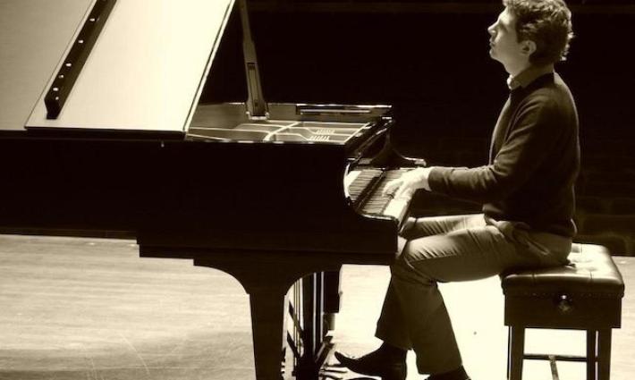 أوركسترا ملبورن تلغي مشاركة عازف بيانو بسبب دعمه فلسطين