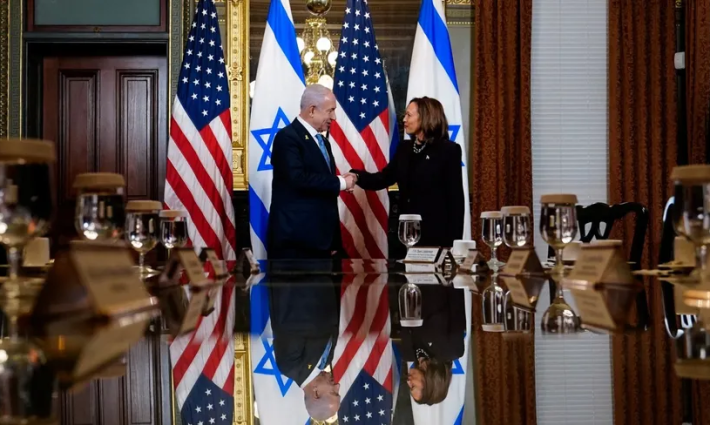 كامالا هاريس برفقة بنيامين نتنياهو