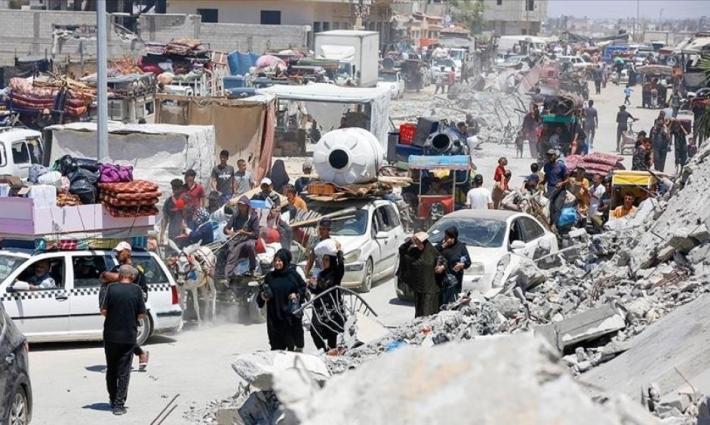 نازحون يهربون من استهدافات جيش الاحتلال الإسرائيلي