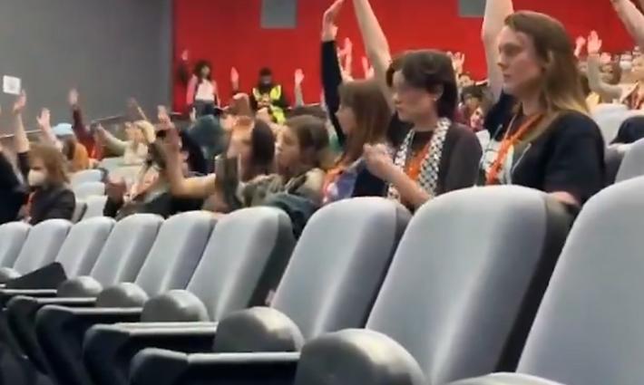 طلاب الجامعة الأسترالية يصوتون لصالح سحب الاستثمار