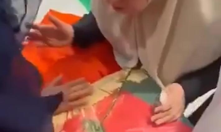 زوجة هنية في استقبال جثمانه بقطر