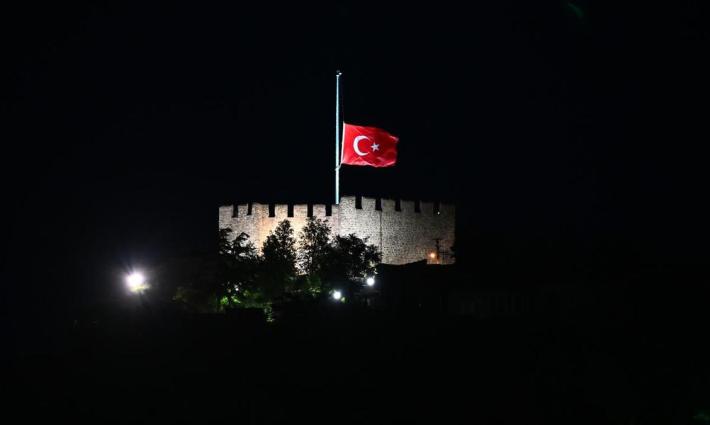 تنكيس العلم التركي