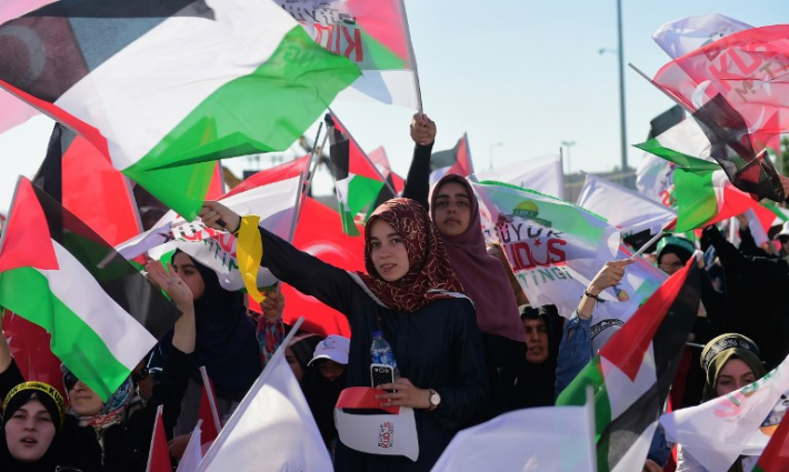 مظاهرة تضامنية مع فلسطين