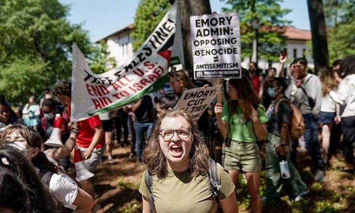 5 طلاب ينتزعون شهاداتهم بعد حجبها لدعمهم غزة