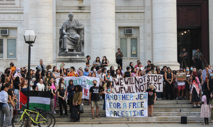 تضامن طلاب جامعة ييل مع معتقلي مخيم العودة