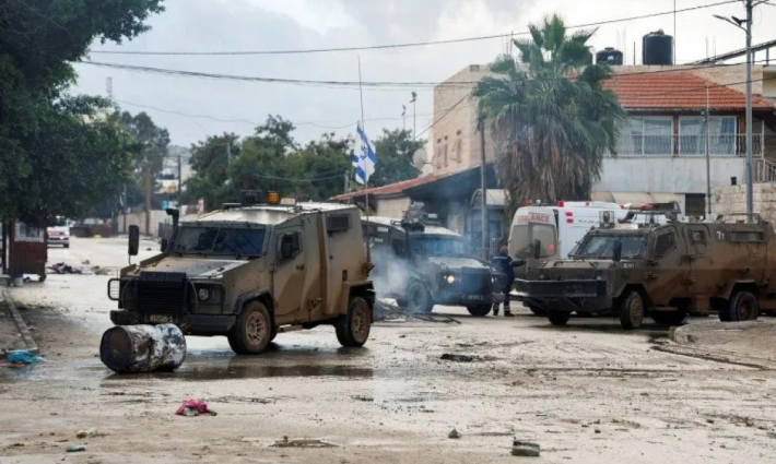 اقتحام قوات الاحتلال الإسرائيلي لإحدى المدن الفلسطينية