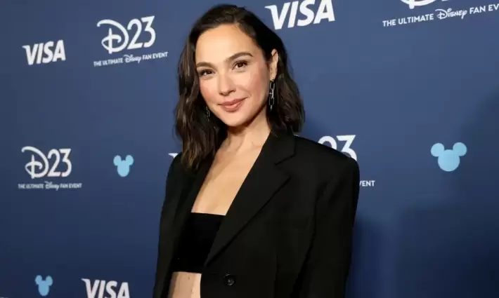 الممثلة الأمريكية من أصول صهيونية جال جادوت