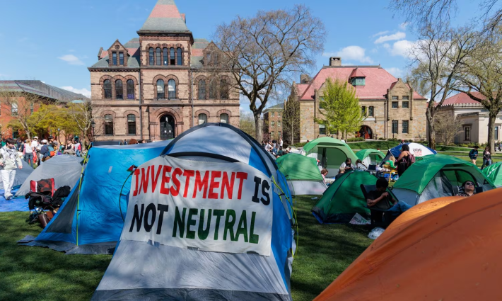 مخيم طلابي تضامني في جامعة براون