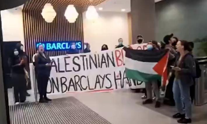 نشطاء يقتحمون مكاتب باركيلز في مانشستر واحتجاج ضد "Glencore" في المكسيك