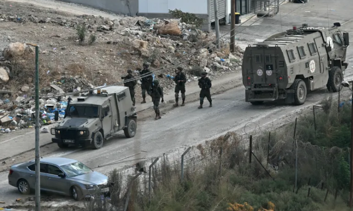 اقتحام قوات الاحتلال الإسرائيلي لإحدى المدن الفلسطينية