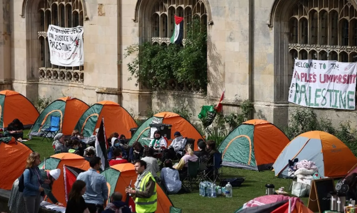 مخيم طلابي تضامني