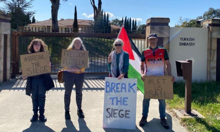 حراك أسترالي لوقف عرقلة سفينة الضمير