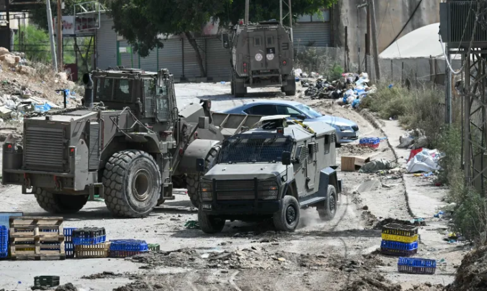اقتحام قوات الاحتلال الإسرائيلي لإحدى المدن الفلسطينية