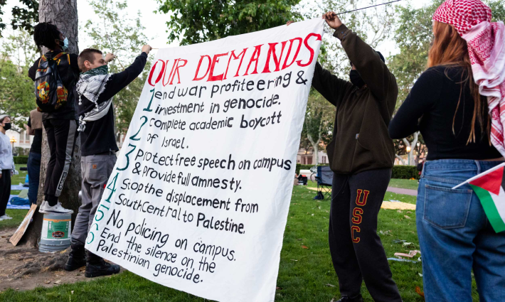 مخيم طلابي تضامني