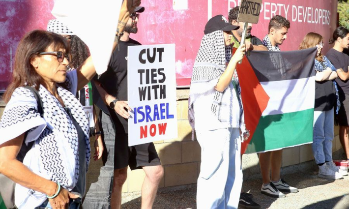 مظاهرة احتجاجية في نيقوسيا ضد مؤتمر تجاري مع الاحتلال