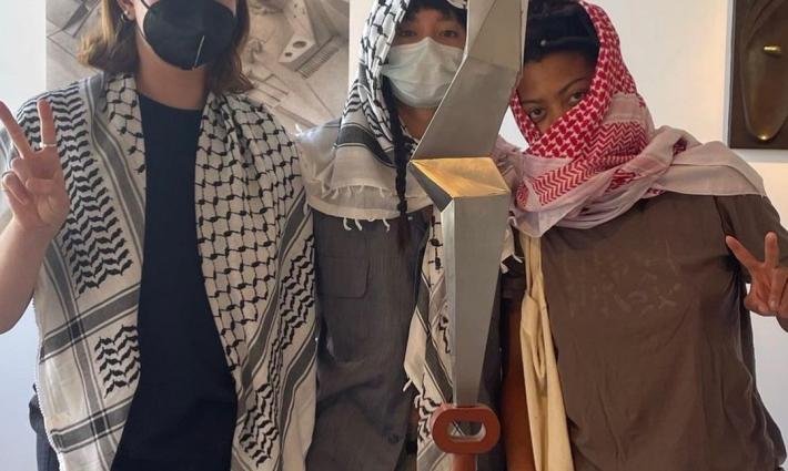 موظفات في متحف نوجوتشي في نيويورك