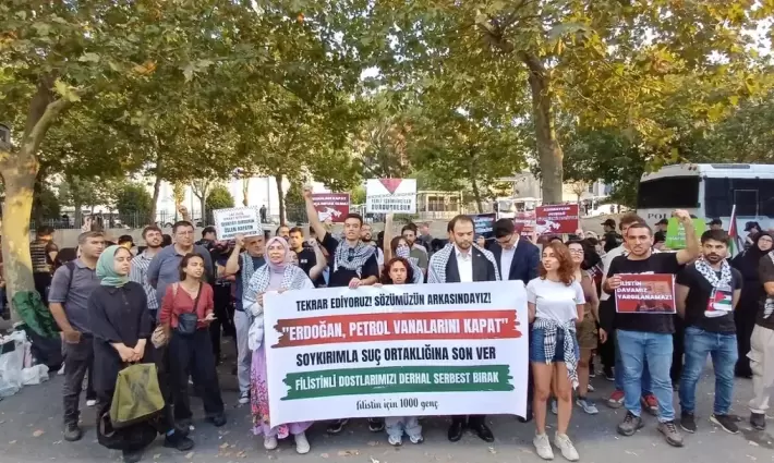 وقفة منددة باعتقال وترحيل فلفسطينيين من تركيا