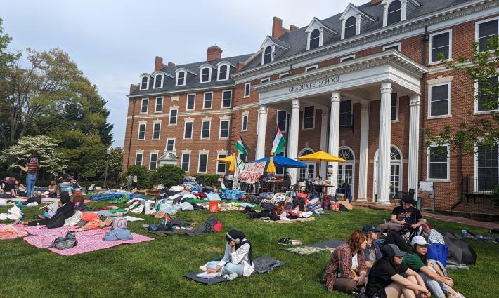 مخيم طلابي تضامني في جامعة فرجينيا