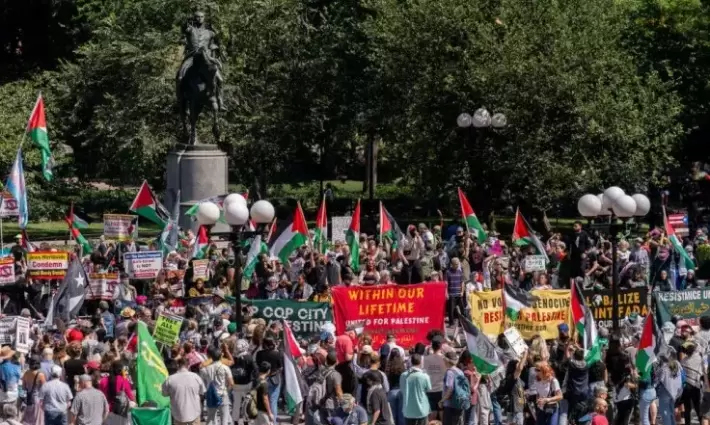 احتجاج خارج مكاتب "ميتا"