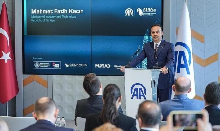 محمد فاتح كاجر- وزير الصناعة والتكنولوجيا التركي