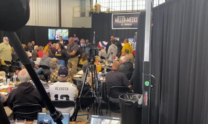 أنصار فلسطين يقاطعون حدث جمع تبرعات لميلر ميكس