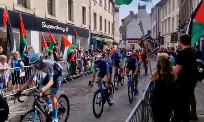 احتجاج تضامني ضد مشاركة الفريق الإسرائيلي في سباق الدراجات ببريطانيا