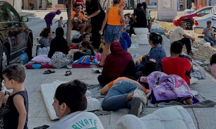 عائلات نازحة في لبنان