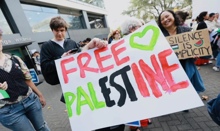 لافتة الحرية لفلسطين