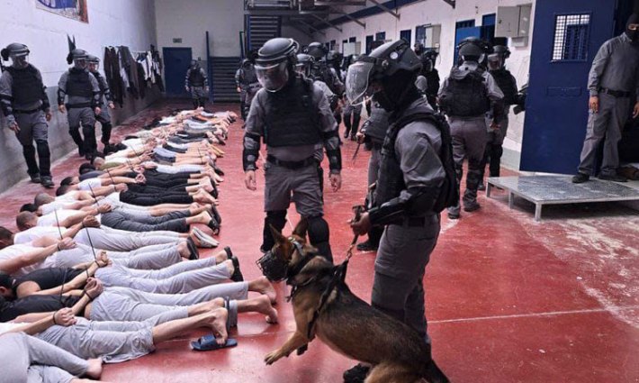 تعذيب الأسرى في سجون الاحتلال