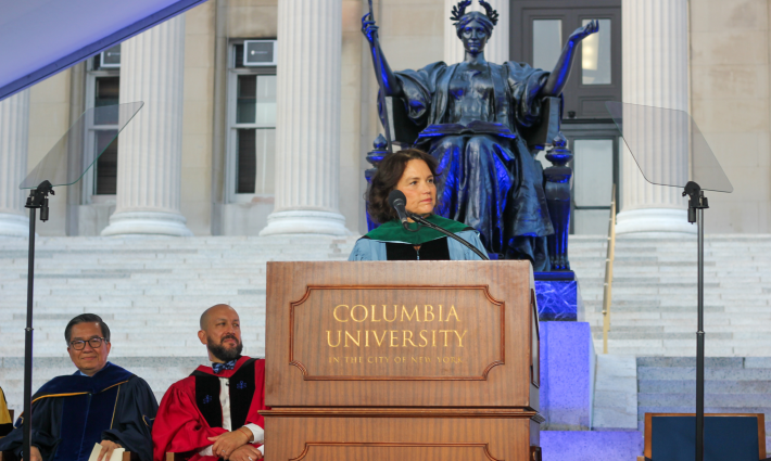 كاترينا أرمسترونغ، الرئيسة المؤقتة للجامعة