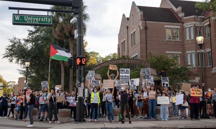 مظاهرة طلابية داعمة لفلسطين في جامعة فلوريدا