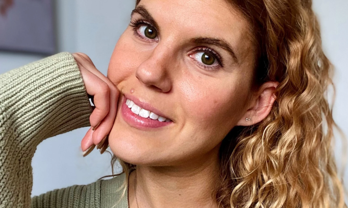 كاساندرا ديلا مورا- معلمة كندية مؤيدة لفلسطين