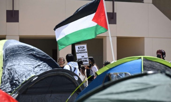 مخيم طلابي تضامني مع غزة